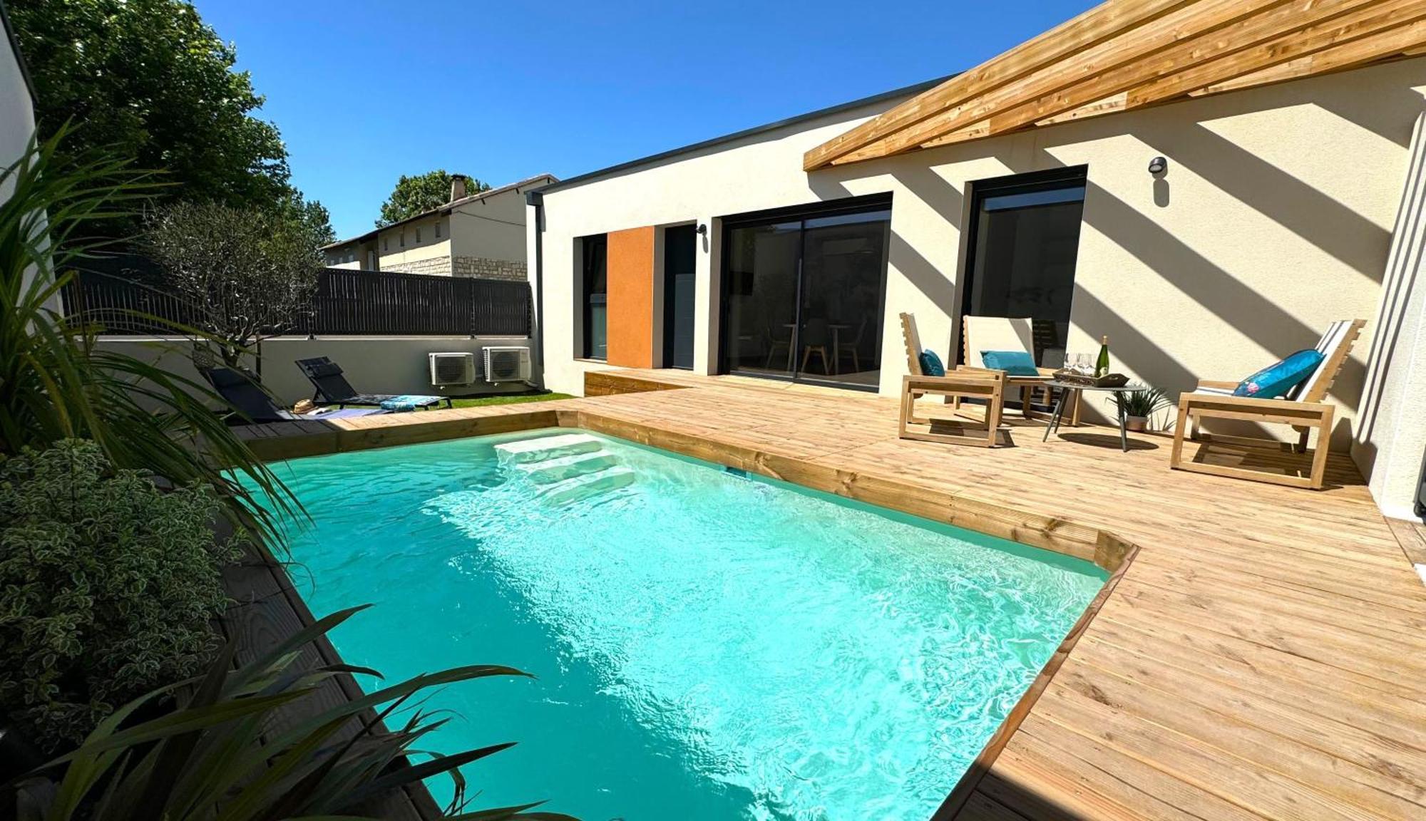 Daya Lodge. LʼIsle-sur-la-Sorgue Dış mekan fotoğraf
