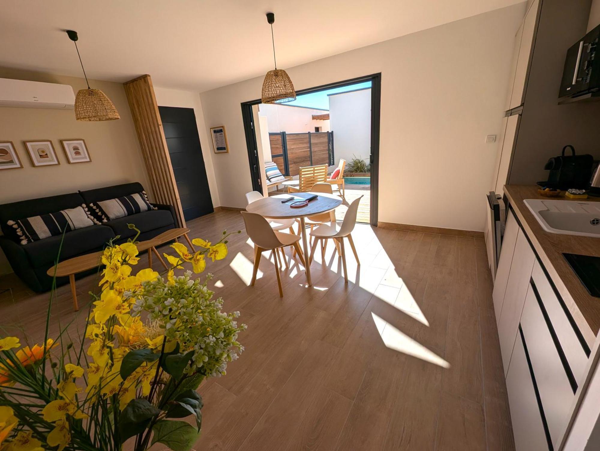 Daya Lodge. LʼIsle-sur-la-Sorgue Dış mekan fotoğraf