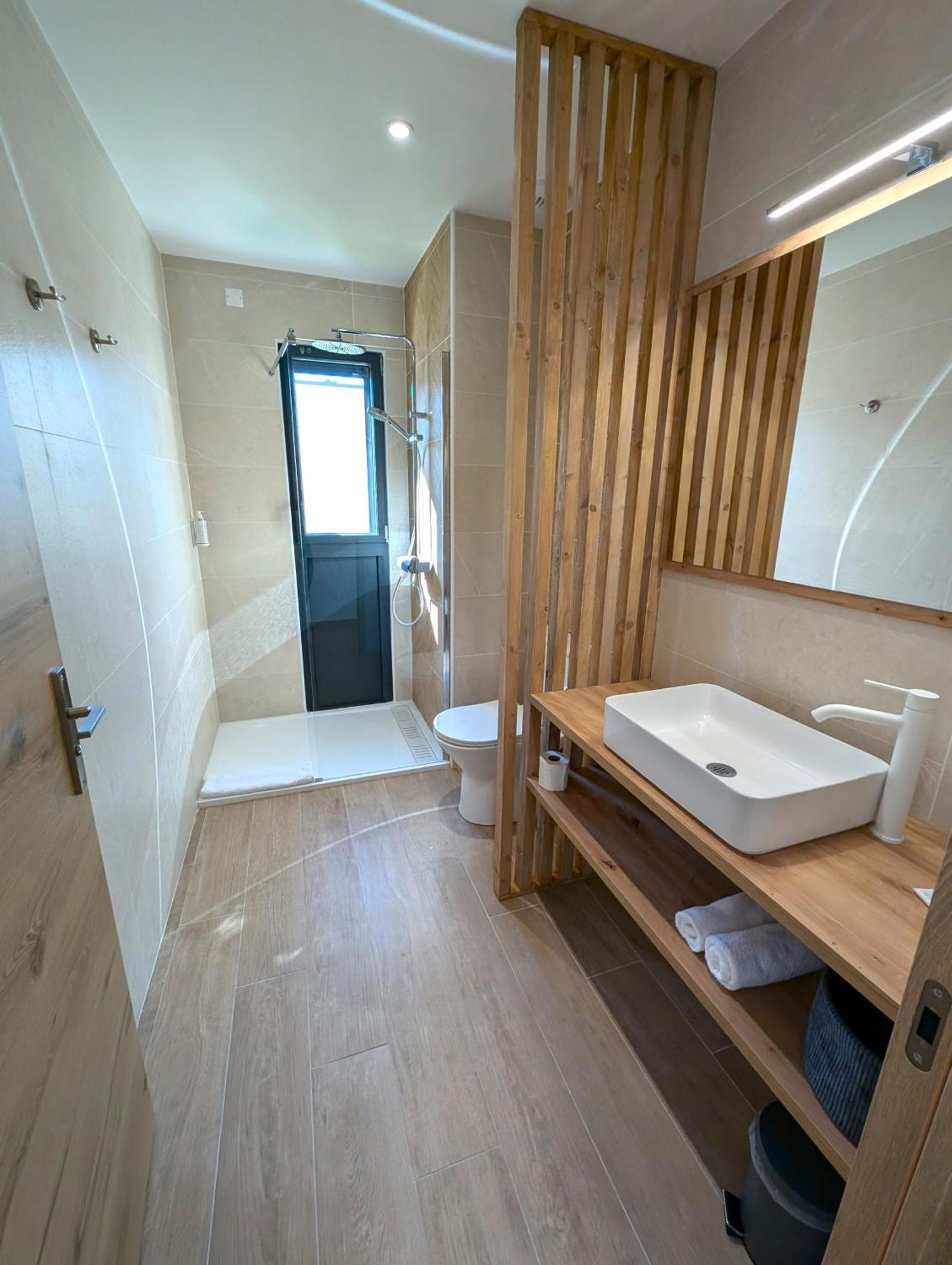 Daya Lodge. LʼIsle-sur-la-Sorgue Dış mekan fotoğraf