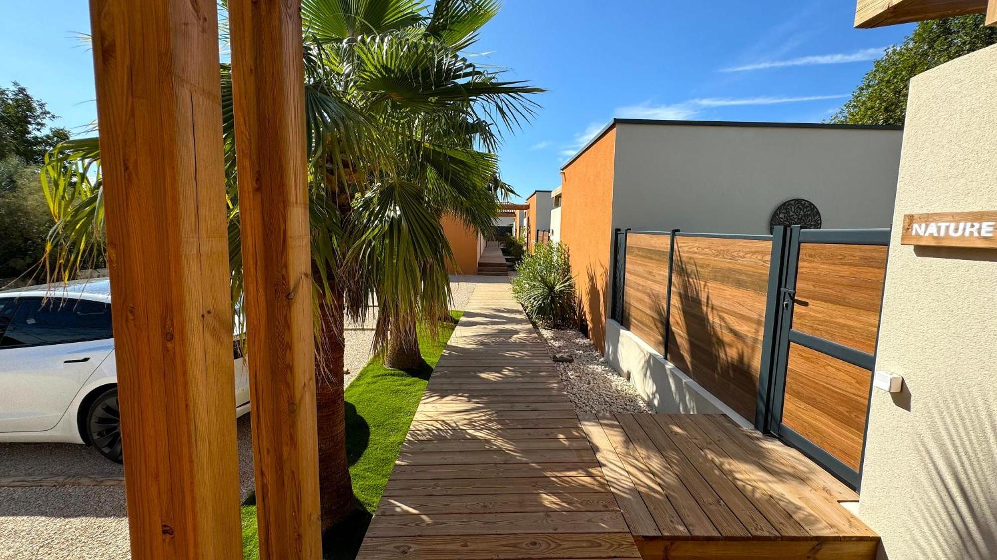 Daya Lodge. LʼIsle-sur-la-Sorgue Dış mekan fotoğraf