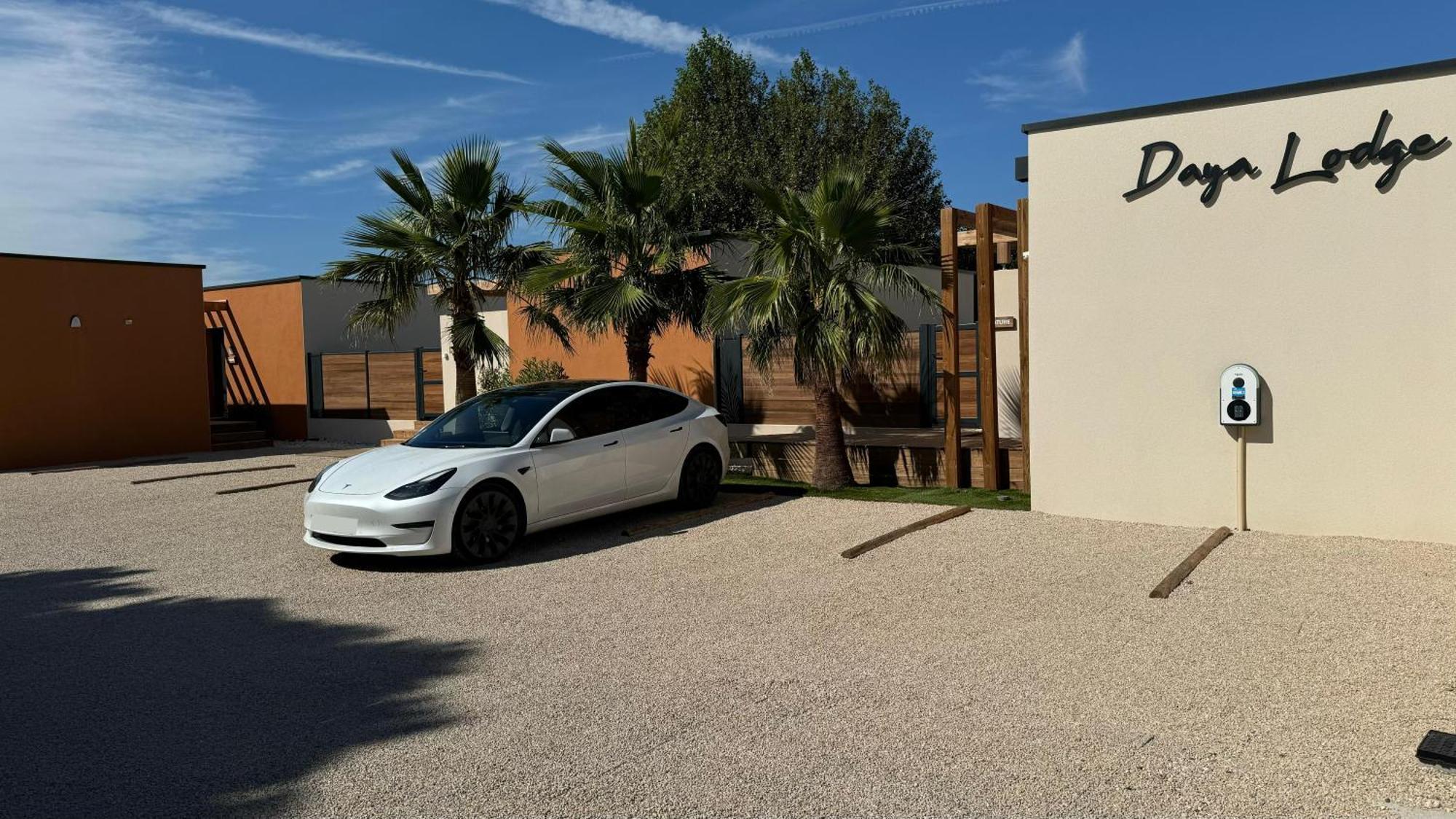 Daya Lodge. LʼIsle-sur-la-Sorgue Dış mekan fotoğraf