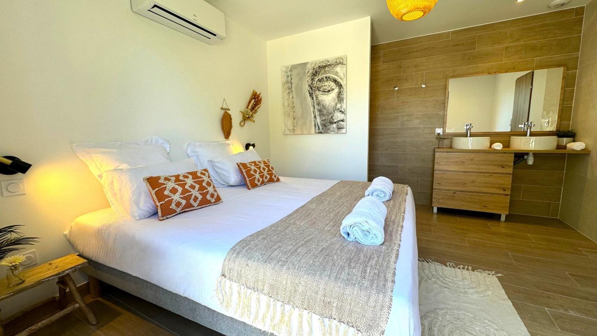 Daya Lodge. LʼIsle-sur-la-Sorgue Dış mekan fotoğraf