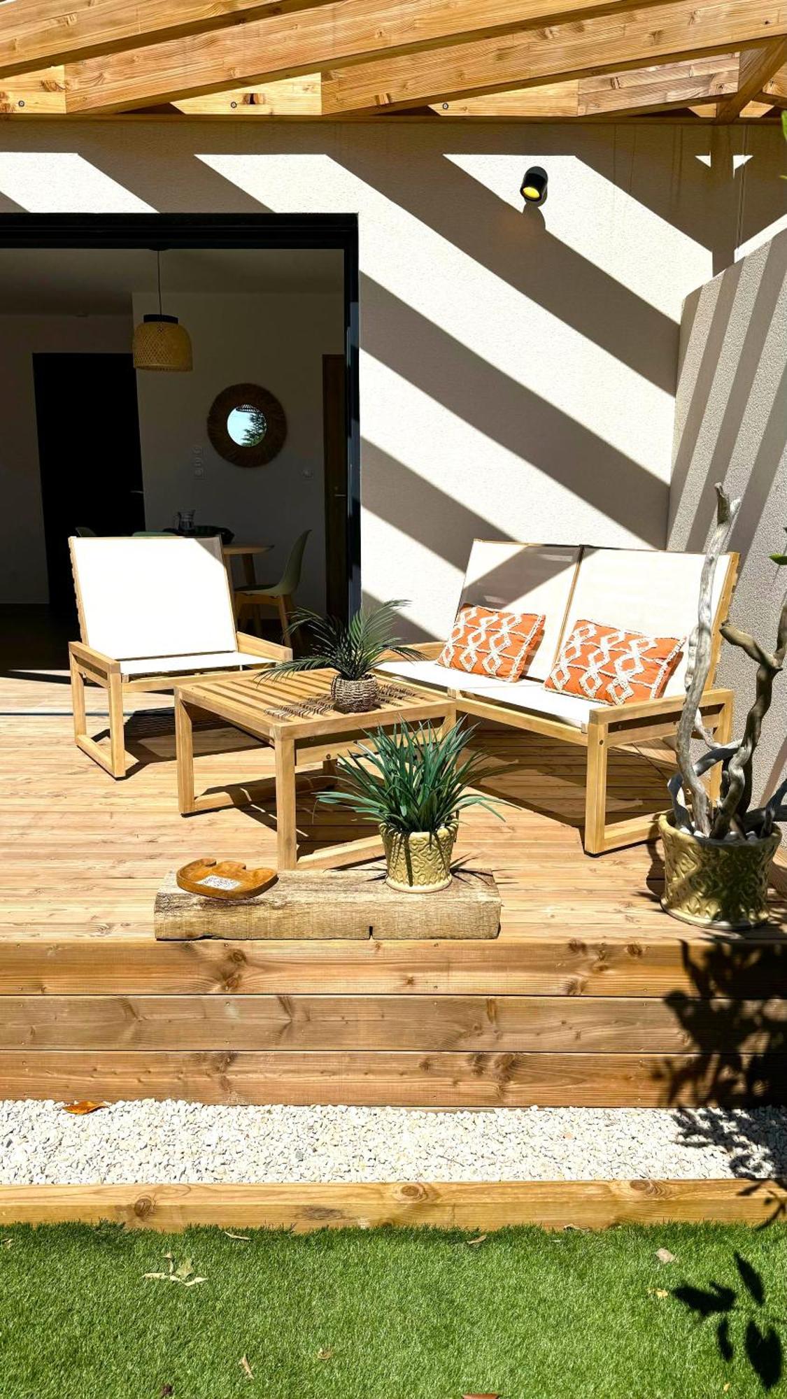 Daya Lodge. LʼIsle-sur-la-Sorgue Dış mekan fotoğraf