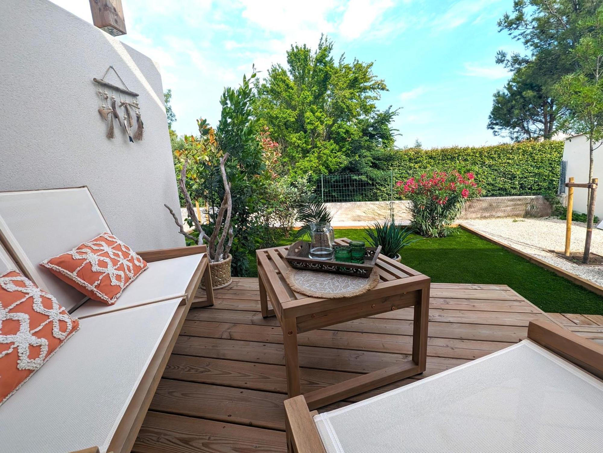 Daya Lodge. LʼIsle-sur-la-Sorgue Dış mekan fotoğraf