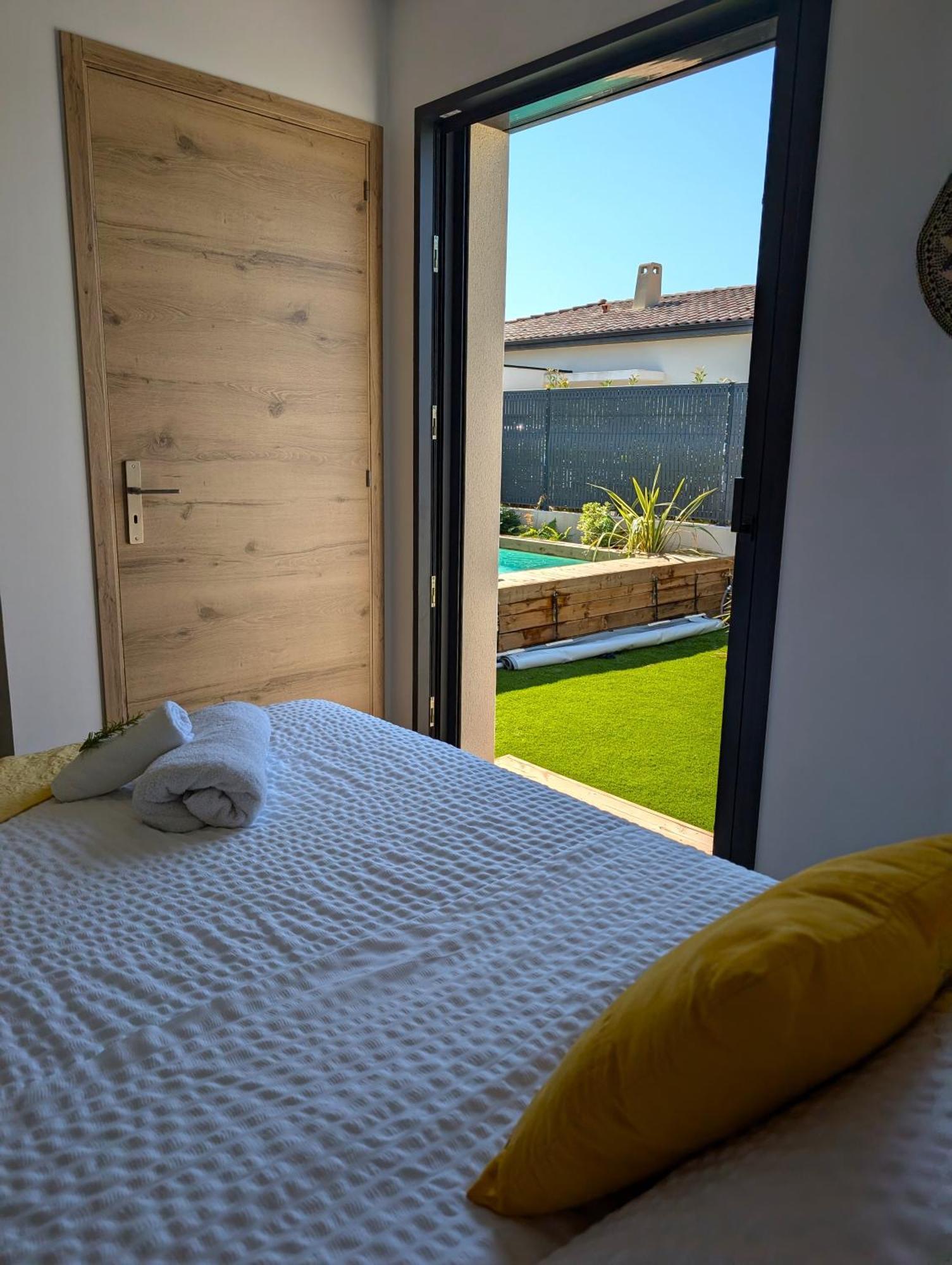 Daya Lodge. LʼIsle-sur-la-Sorgue Dış mekan fotoğraf