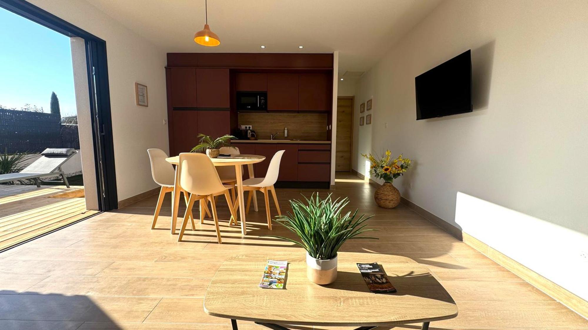 Daya Lodge. LʼIsle-sur-la-Sorgue Dış mekan fotoğraf
