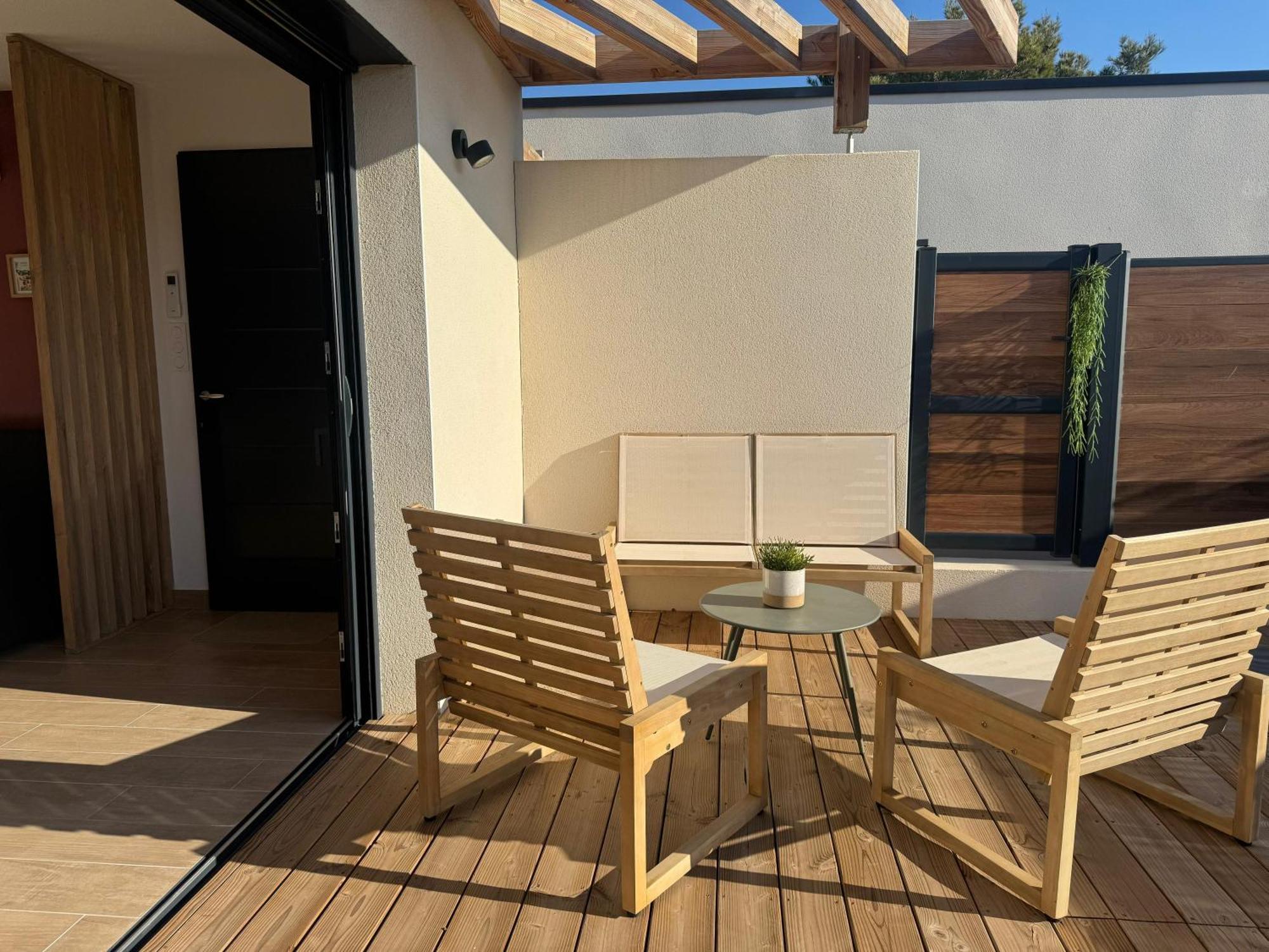 Daya Lodge. LʼIsle-sur-la-Sorgue Dış mekan fotoğraf