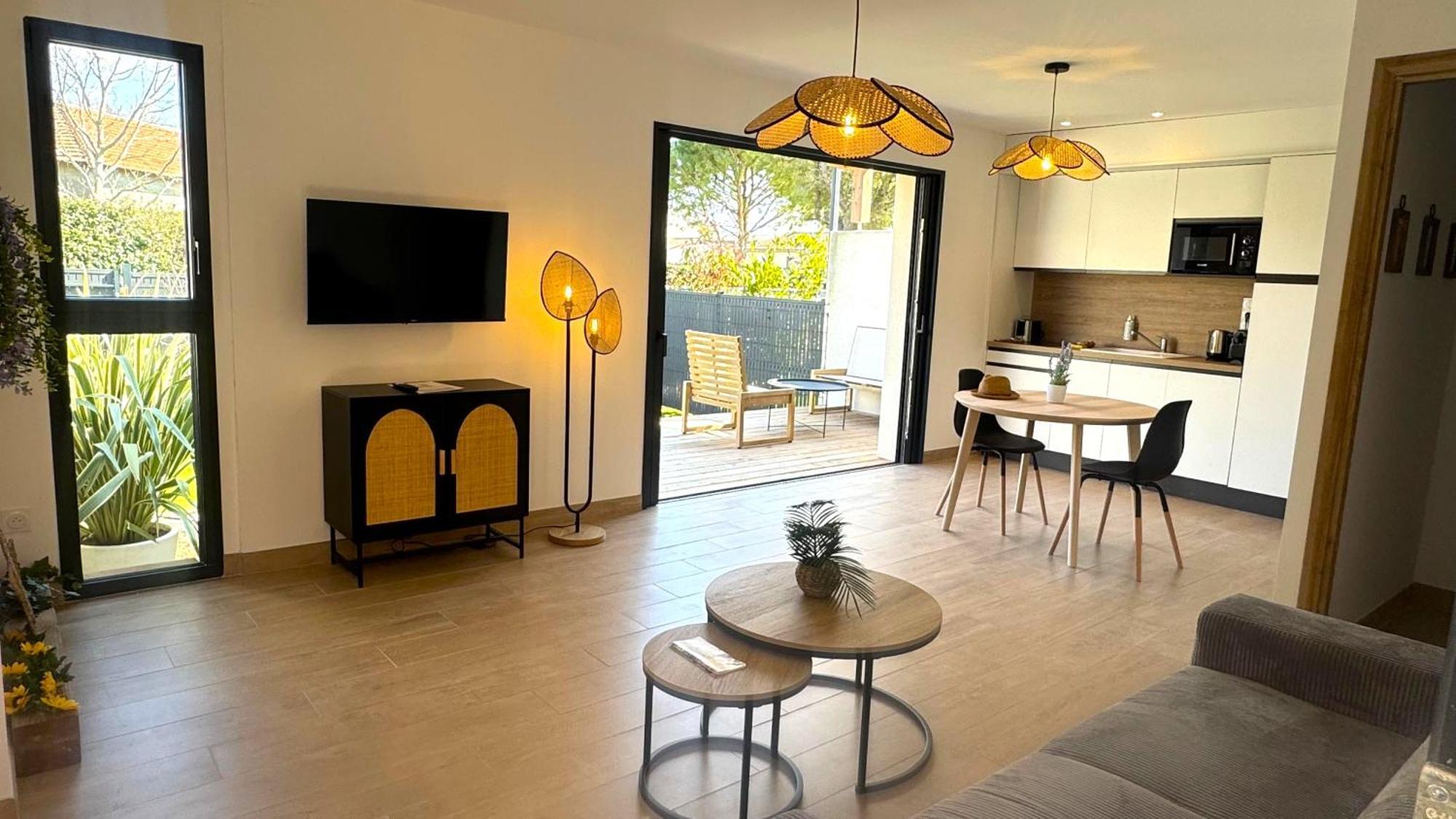 Daya Lodge. LʼIsle-sur-la-Sorgue Dış mekan fotoğraf