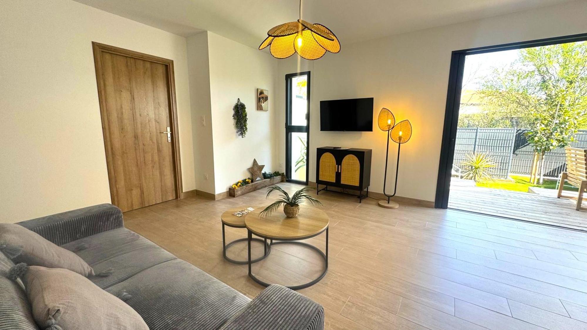 Daya Lodge. LʼIsle-sur-la-Sorgue Dış mekan fotoğraf