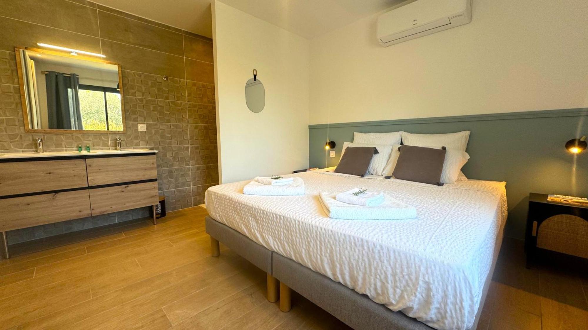Daya Lodge. LʼIsle-sur-la-Sorgue Dış mekan fotoğraf