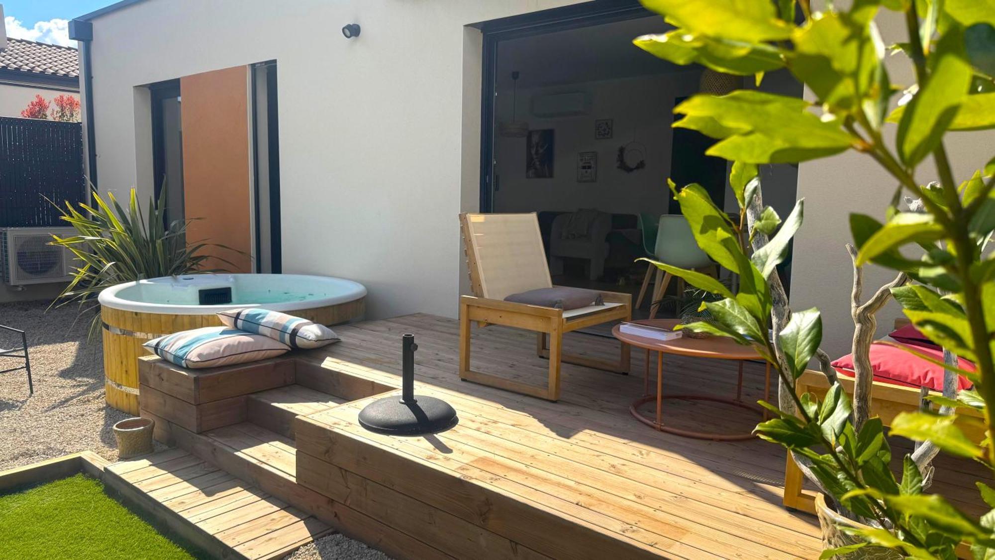 Daya Lodge. LʼIsle-sur-la-Sorgue Dış mekan fotoğraf